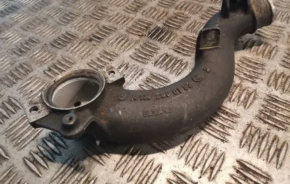Mercedes-Benz S W220 Engine coolant pipe/hose 1372000152