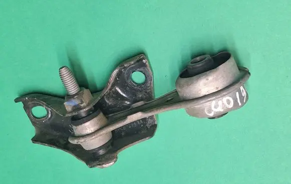 Renault Clio IV Engine mount bracket 113327854r