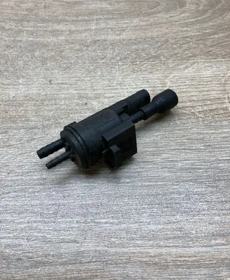 Mercedes-Benz C W204 Turbo system vacuum part 0025401497