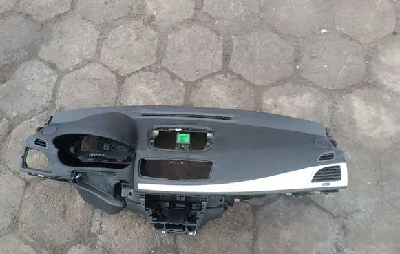 Renault Megane III Dashboard 681000022R 890626898