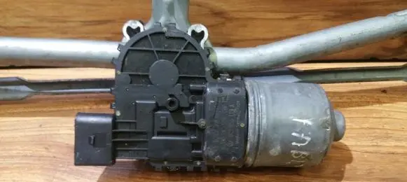 Skoda Fabia Mk1 (6Y) Wiper motor 6Q2955119A 0390241526