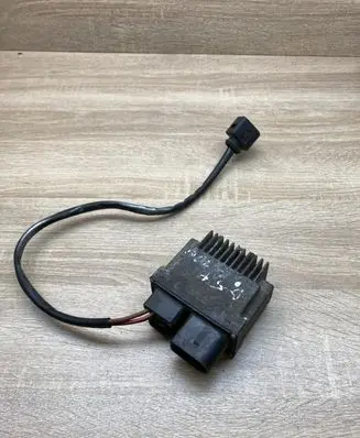 Volkswagen PASSAT B5.5 Coolant fan relay 8D0959501A