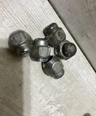 Nissan Juke I F15 Nuts/bolts 