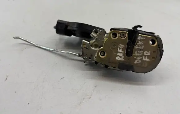 Toyota RAV 4 (XA20) Front door lock