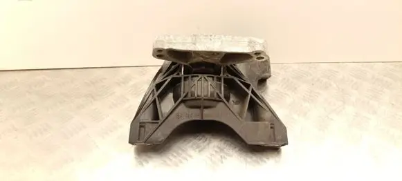 Peugeot 5008 II Engine mount bracket 9820297580
