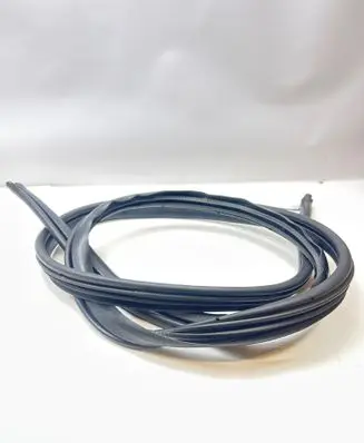 Jeep Grand Cherokee (WK) Front door rubber seal 