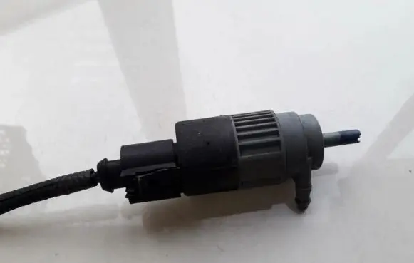 Nissan Qashqai Windscreen/windshield washer pump