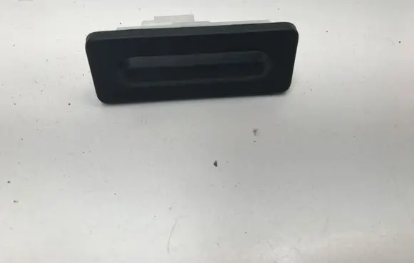 Opel Mokka B Tailgate/boot open switch button 9820395580