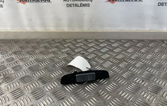 Seat Leon (1P) USB socket connector 1P0035726