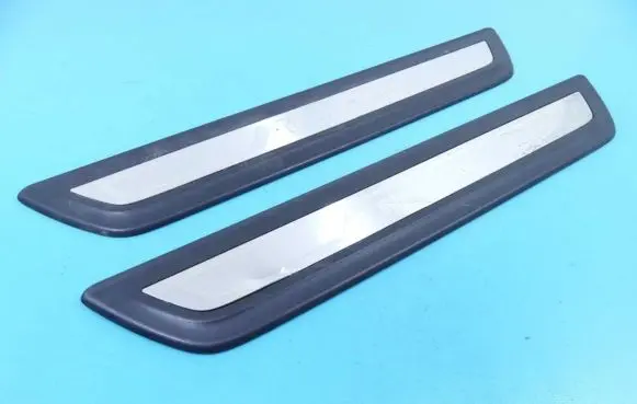 Foot area side trim