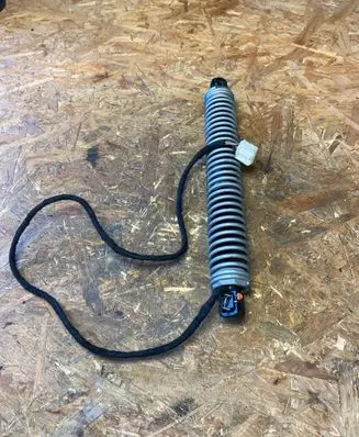 BMW 5 F10 F11 Tailgate strut 7207010