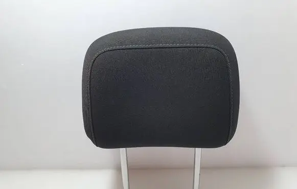Volkswagen Touran III Front seat headrest 