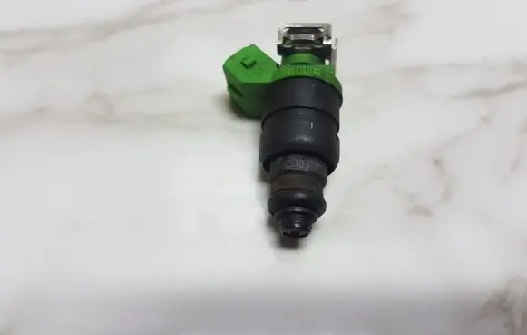 Audi A6 S6 C5 4B Fuel injector 078133551BB