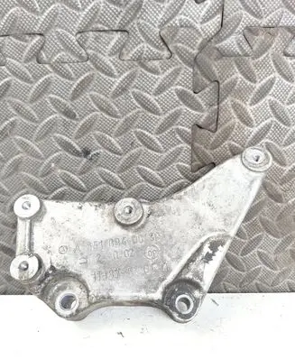 Mercedes-Benz E W212 Engine mounting bracket A6510940039 11387010111