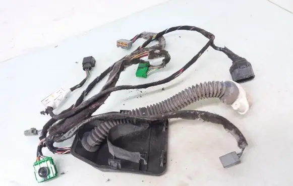 Volvo XC70 Front door wiring loom 8690290