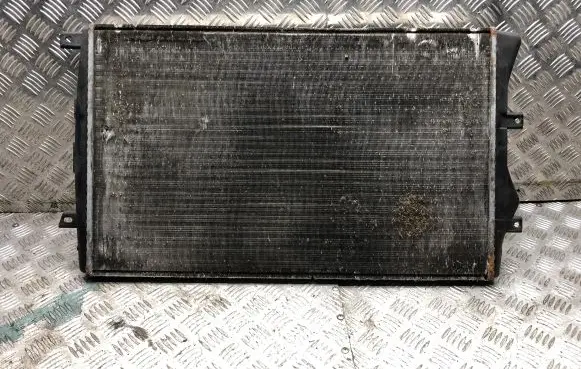Volkswagen Golf V Coolant radiator 99000936 8MK376726704