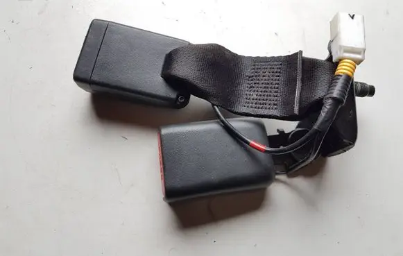 Rear seatbelt buckle
