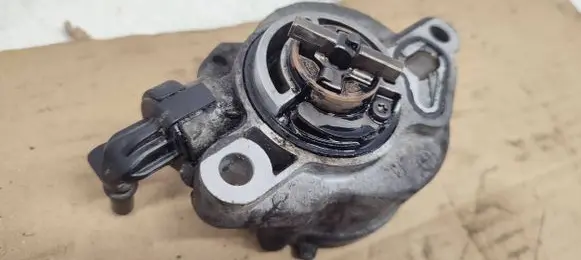 Citroen C4 I Vacuum pump D1563b