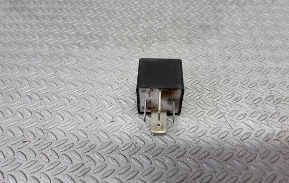 Volkswagen PASSAT B5 Other relay 443951253J