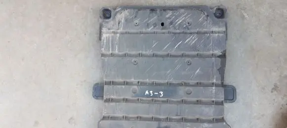 Center/middle under tray cover