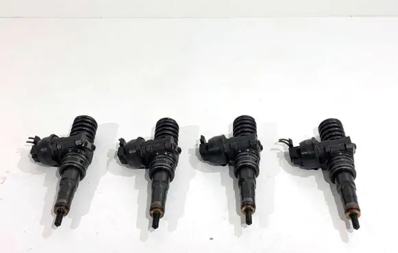 Volkswagen PASSAT B6 Fuel injectors set 038130073AG