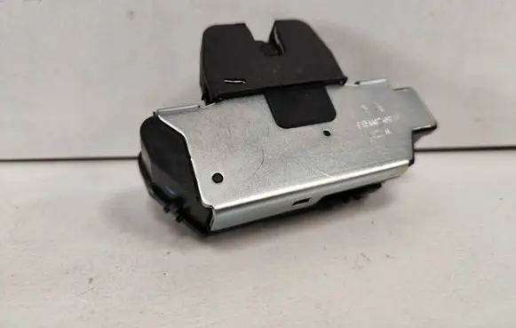 Peugeot 2008 I Tailgate lock latch 9151487499H 8719F8 9684649680