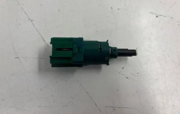Peugeot 3008 I Brake pedal sensor switch 9804869480