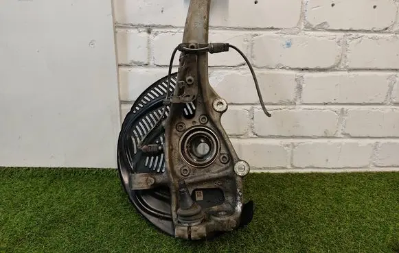 Front wheel hub