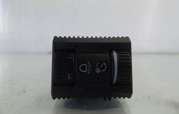 Volkswagen Polo IV 9N3 Headlight level height control switch 6Q0941333C