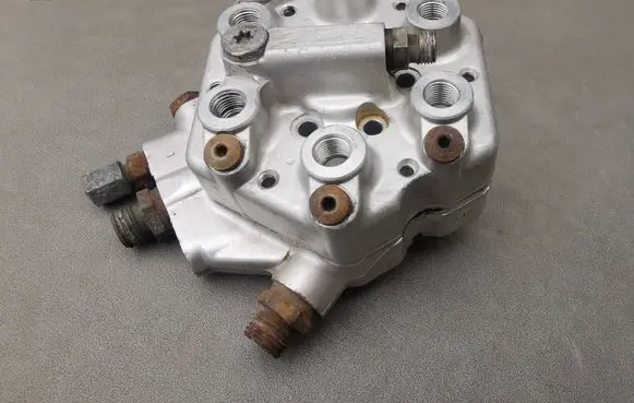 Mercedes-Benz S W126 Fuel distributor 0438100069 132735