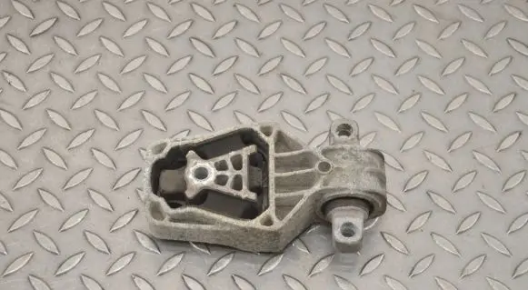 Mercedes-Benz CLA C117 X117 W117 Engine mount bracket