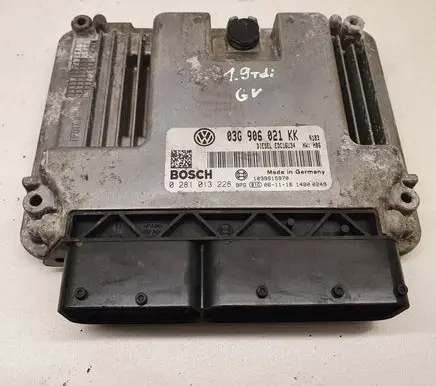 Volkswagen PASSAT B5.5 Engine control unit/module 03G906021KK 1039S15970 0281013228