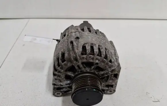 Renault Captur Generator/alternator 231007865R