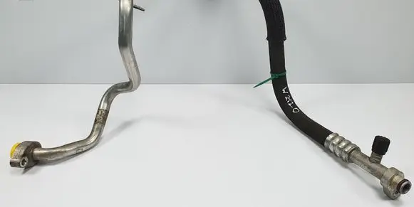 Opel Vectra C Air conditioning (A/C) pipe/hose A2128308415