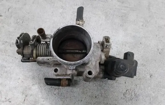 Citroen C4 I Throttle body valve 9647925480