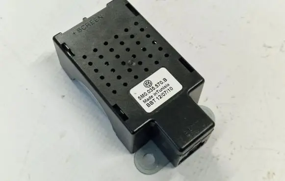 Volkswagen Golf VI Aerial antenna amplifier 5M0035570B