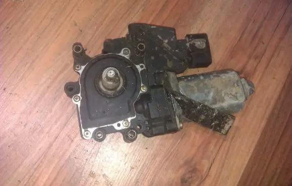 Audi A6 S6 C4 4A Front door window regulator motor 0536001401