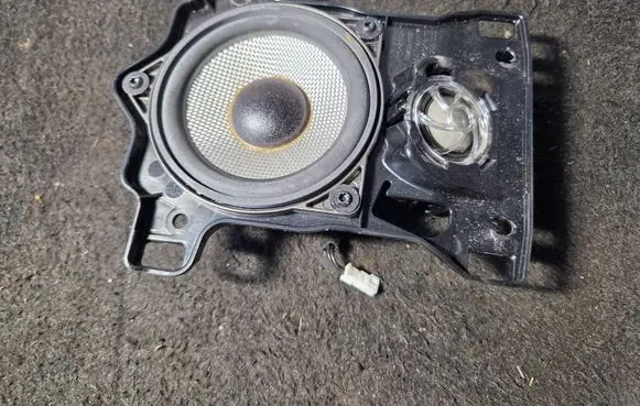 BMW 7 G11 G12 Parcel shelf speaker 8927023301A 9279632 61928910