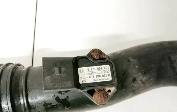 Volkswagen Golf V Air pressure sensor 0281002401 038906051c
