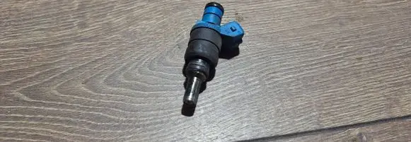 Audi A4 S4 B5 8D Fuel injector 05813355if