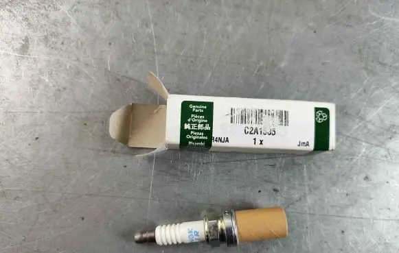 Jaguar XJ X350 Spark plug c2a1535 AJ84575 C2A1535