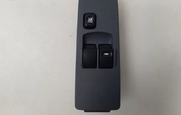 Mitsubishi Colt Electric window control switch 8608A075