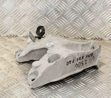 Engine mounting bracket