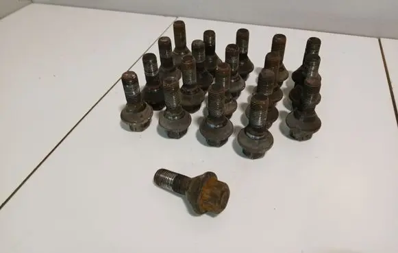 Opel Vivaro Nuts/bolts 