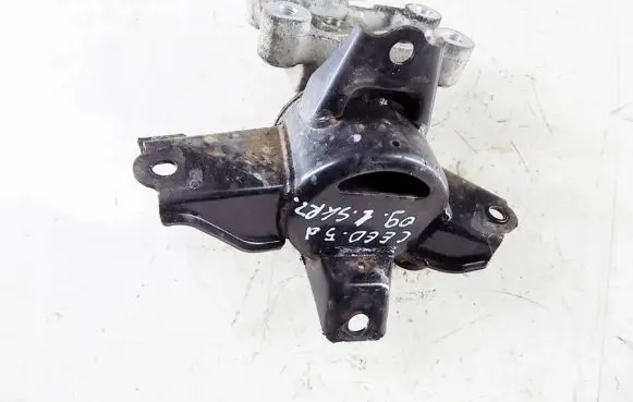 KIA Ceed Engine mount bracket