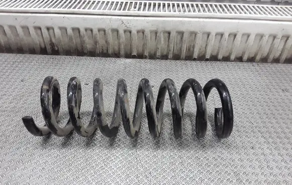 Mercedes-Benz C W204 Rear coil spring 8248479