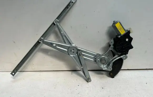 Nissan Micra Front door window regulator motor 827311HB1A 3036929A 8Q22532A