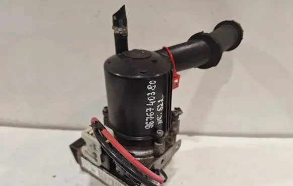 Peugeot 308 Power steering pump 9676740380