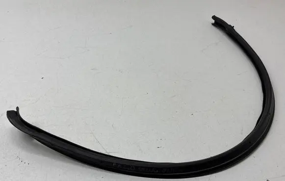 Chrysler Pacifica Rubber seal sliding door (on door) 6818872273AD