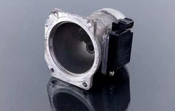 Audi A4 S4 B5 8D Mass air flow meter 037906461B 037906461